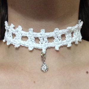 Choker Necklace White with a nice Charm Brand New Handmade Crochet